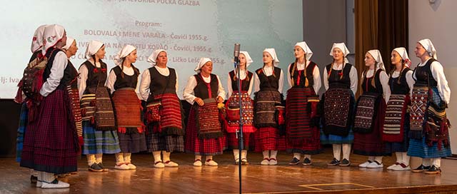 Ženski vokalni ansambl iz Ličkog Lešća                                                                                                                                                                                                                    